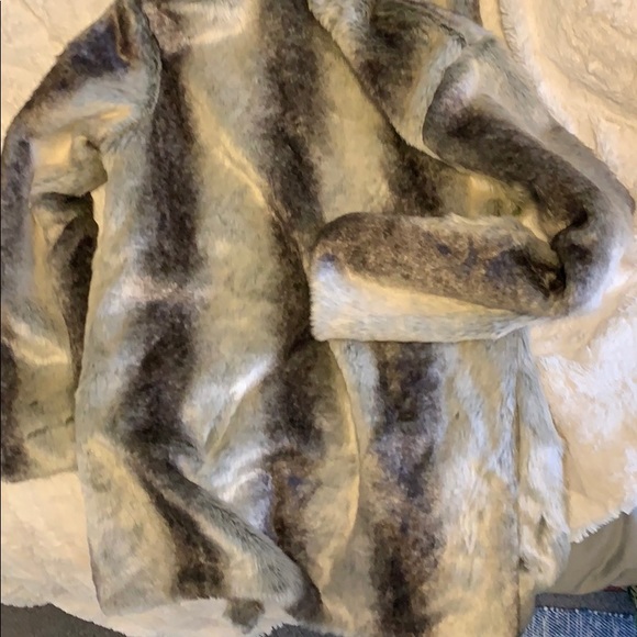 Faux Fur jacket with Animal Ears - Picture 7 of 7